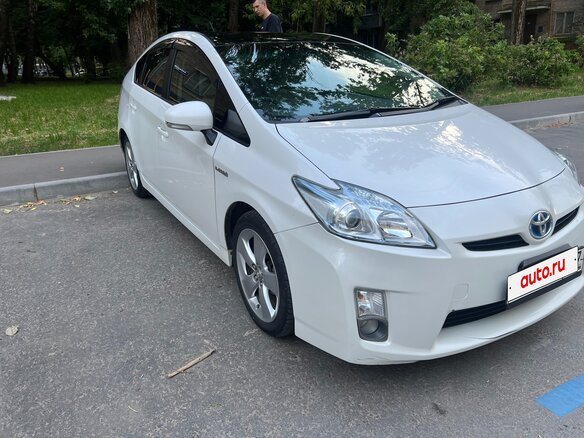 2010 Toyota Prius III (XW30), белый, 845000 рублей - вид 2