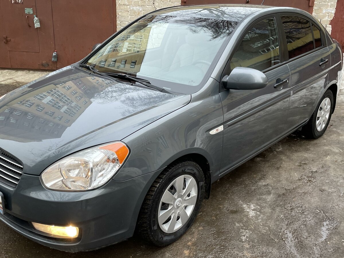 Купить б/у Hyundai Verna II 1.4 MT (97 л.с.) бензин механика в Новокузнецке: сер