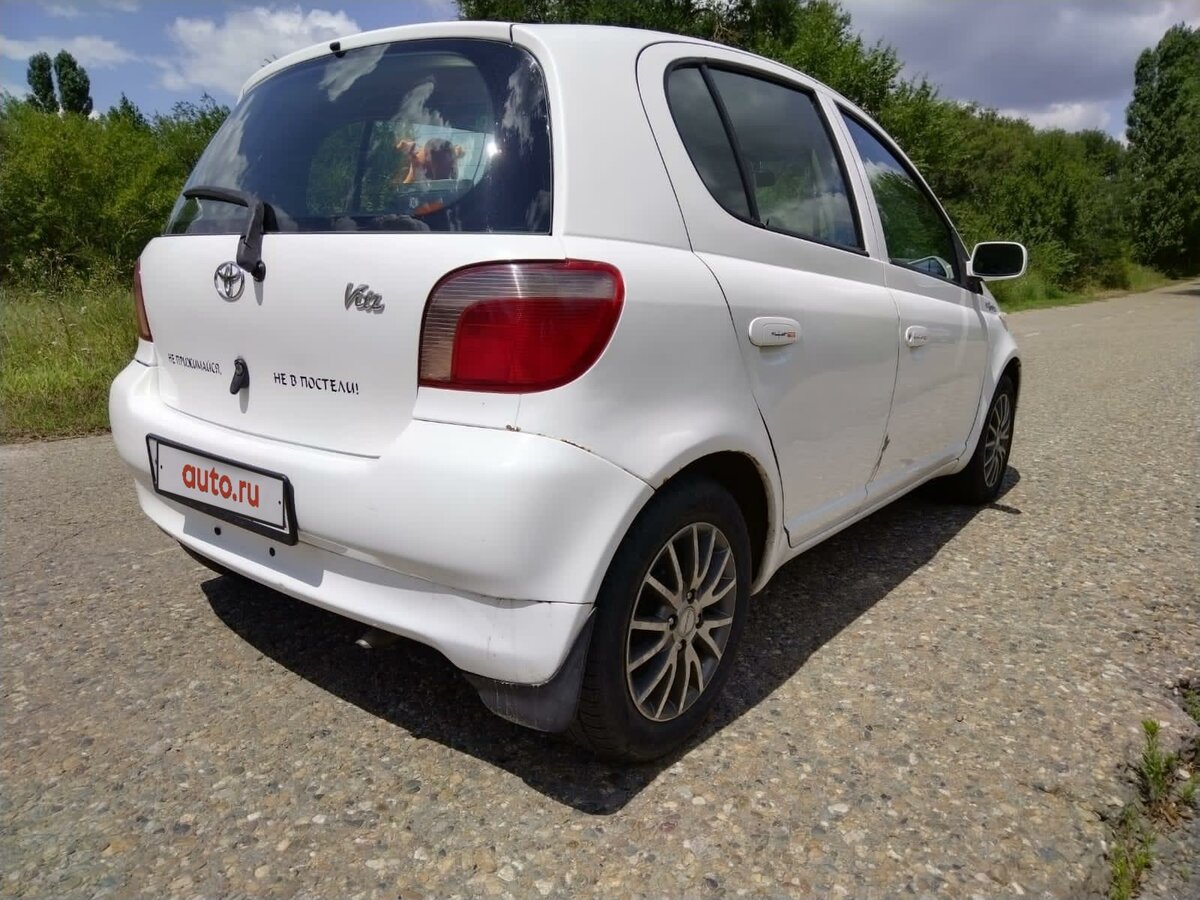 Toyota Vitz 2001 White stance