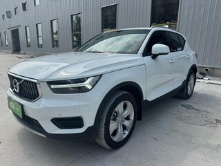 2022 Volvo XC40 I, белый, 2620000 рублей, вид 1
