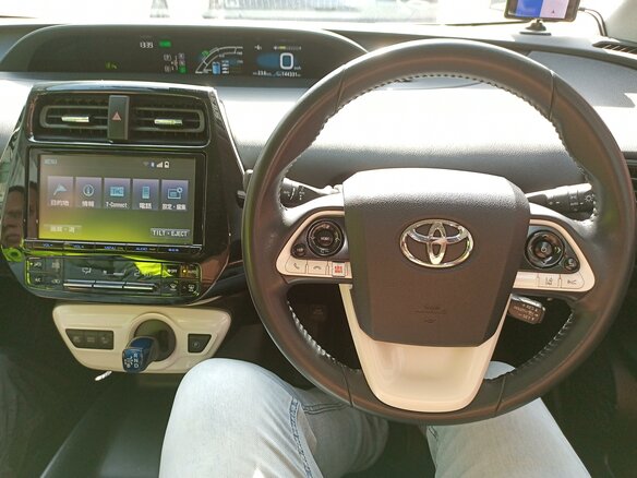 2016 Toyota Prius IV (XW50), серебристый, 1450000 рублей - вид 12