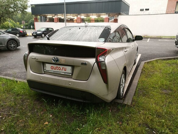 2016 Toyota Prius IV (XW50), серебристый, 1450000 рублей - вид 6