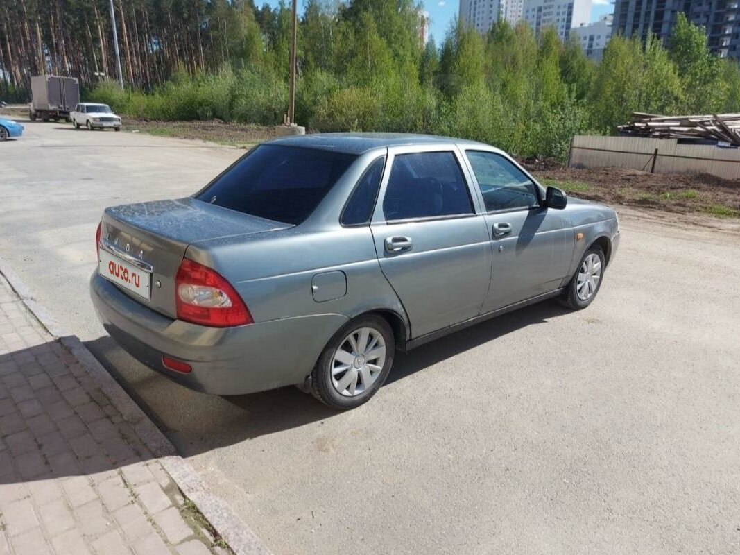 Лада Приора 2007 года седан цвета