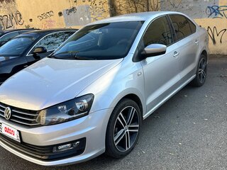 2016 Volkswagen Polo V Рестайлинг, серебристый, 1399000 рублей, вид 1