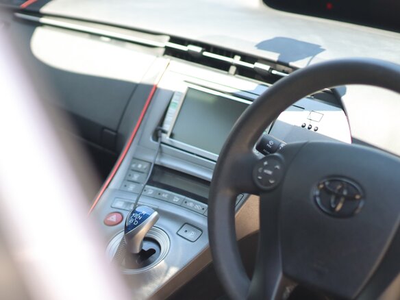 2012 Toyota Prius III Рестайлинг (XW30), голубой, 1000000 рублей - вид 10