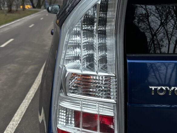 2009 Toyota Prius III (XW30), синий, 1300000 рублей - вид 12