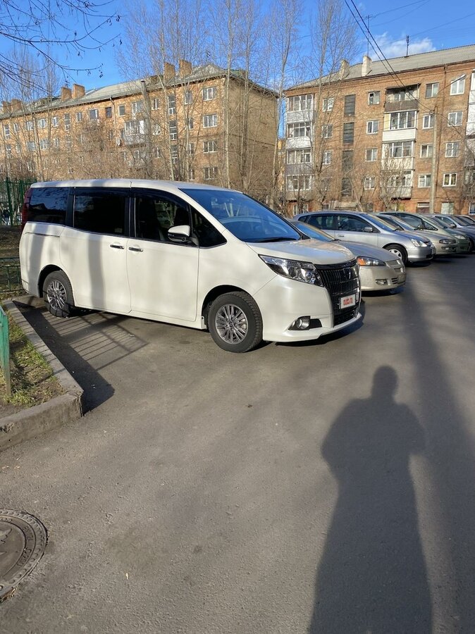 Тойота минивэн эсквайр