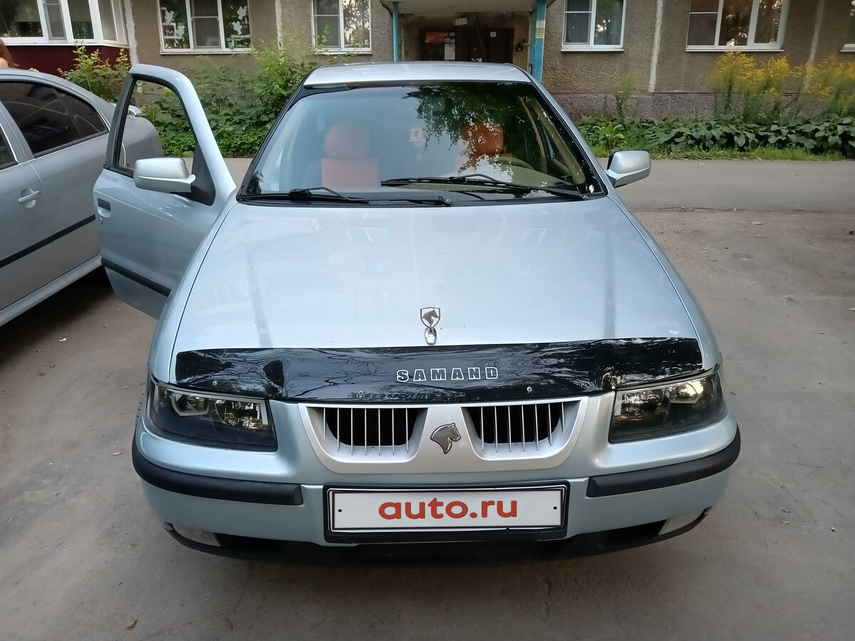 Иранские автомобили с логотипом лошади