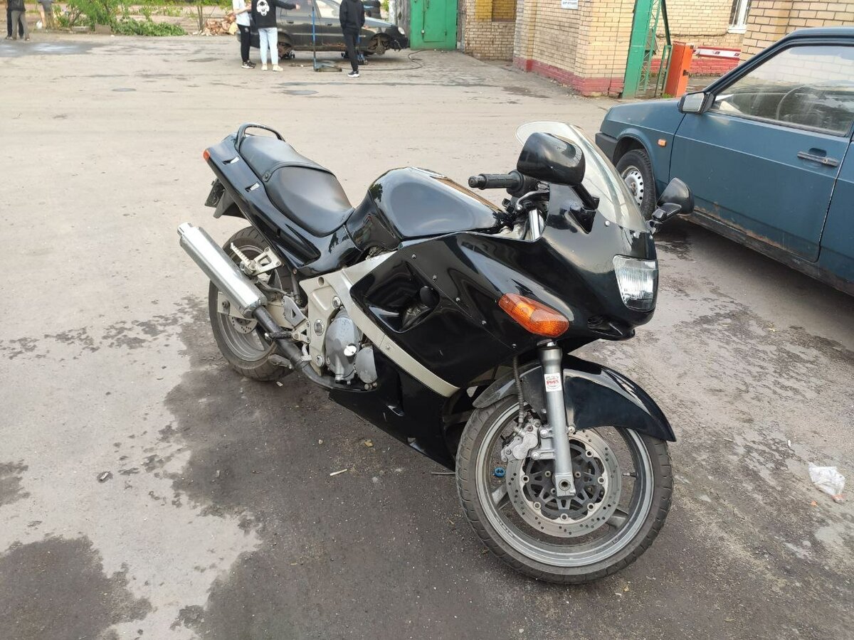 Мотоцикл ZZR 400 ночью