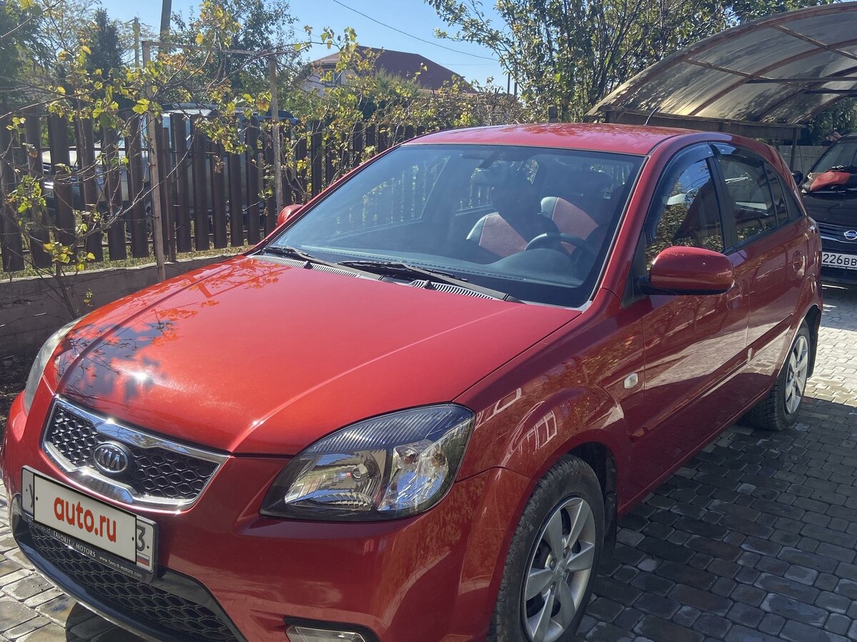 Купить б/у Kia Rio III 1.4 MT (107 л.с.) бензин механика в Берёзовском: белый Ки