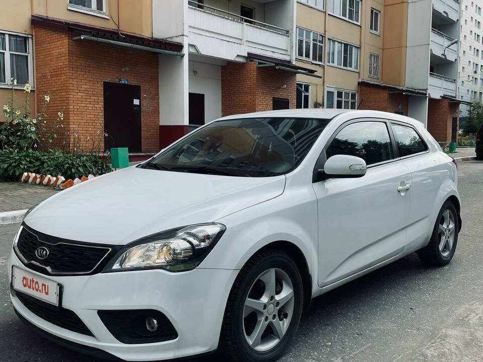 Купить б/у Kia Ceed I Рестайлинг 1.6 AT (122 л.с.) бензин автомат в ...