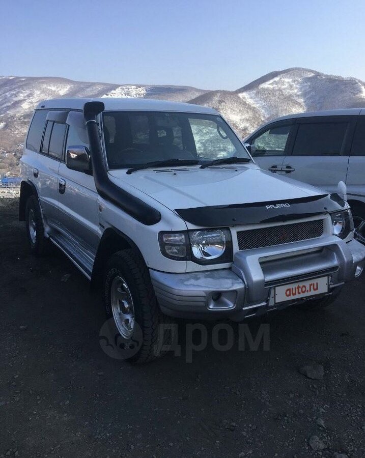 Митсубиси паджеро белый