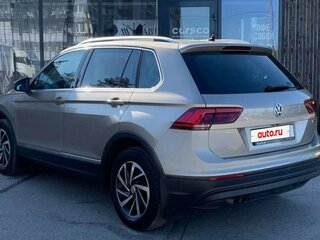 2018 Volkswagen Tiguan II, бежевый, 1890000 рублей, вид 3
