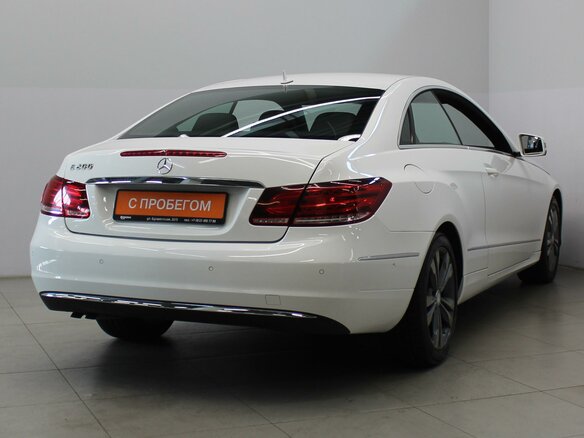 2013 Mercedes-Benz E-Класс 200 IV (W212, S212, C207) Рестайлинг, белый - вид 3