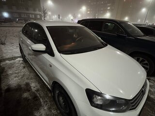 2018 Volkswagen Polo V Рестайлинг, белый, 1200000 рублей, вид 1