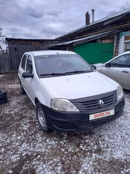 Белый ренальд логан