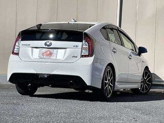 2015 Toyota Prius III Рестайлинг (XW30), белый, 1050000 рублей, вид 2