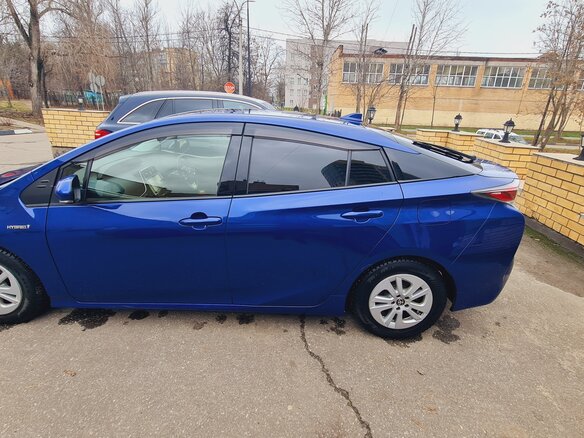 2016 Toyota Prius IV (XW50), синий, 1350000 рублей - вид 4