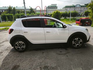 2018 Renault Sandero Stepway II Рестайлинг, белый, 1040000 рублей, вид 1