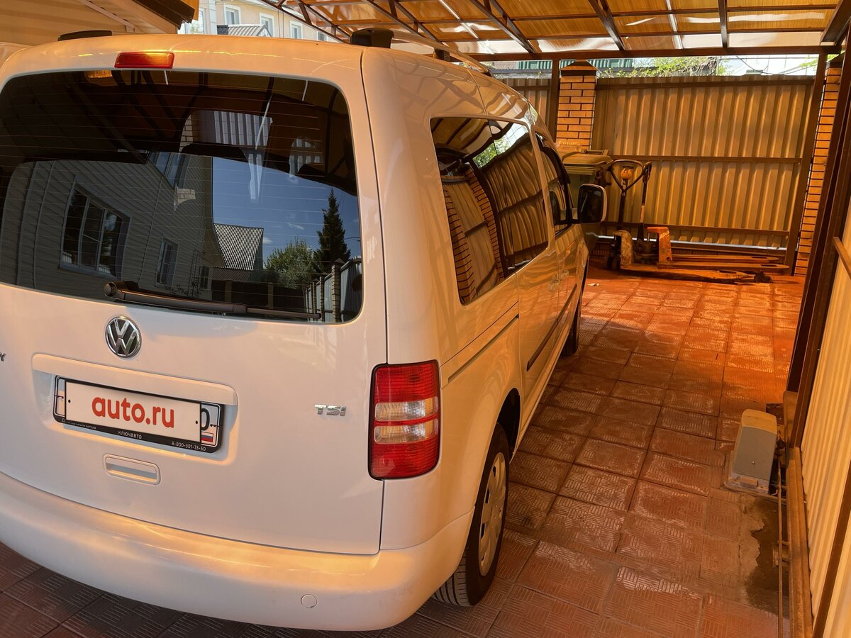 Volkswagen Caddy сзади
