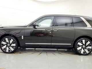 2025 Rolls-Royce Cullinan I Рестайлинг (Series II), зелёный, 48443340 рублей, вид 5