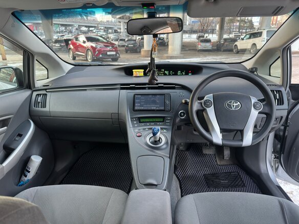 2011 Toyota Prius III (XW30), серебристый, 830000 рублей - вид 6