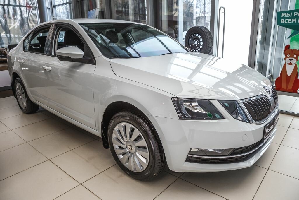 Skoda Octavia 2021 серебристая