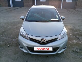 2011 Toyota Vitz III (XP130), серый, 740000 рублей, вид 1