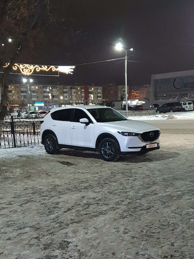Мазда внедорожник белый