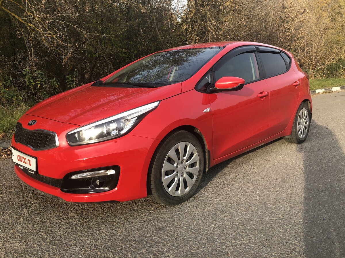 Kia Ceed 2 красный с черной крышей