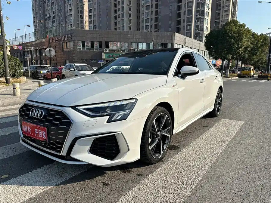Audi A3 35 TFSI Long IV (8Y)