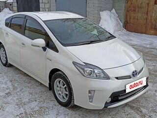 2011 Toyota Prius III Рестайлинг (XW30), белый, 1050000 рублей, вид 1