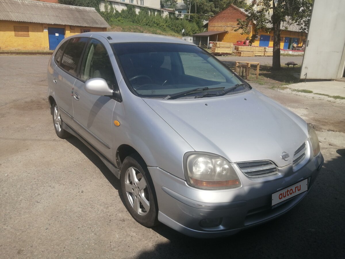 Ниссан Тино 2003