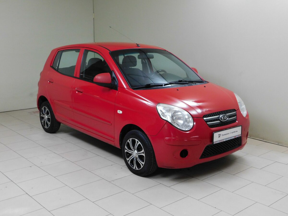 Red Kia Picanto 2012