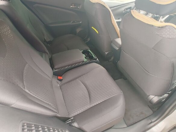 2018 Toyota Prius IV Рестайлинг (XW50), серебристый, 2300000 рублей - вид 17