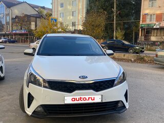 2020 Kia Rio IV Рестайлинг, белый, 1250000 рублей, вид 3