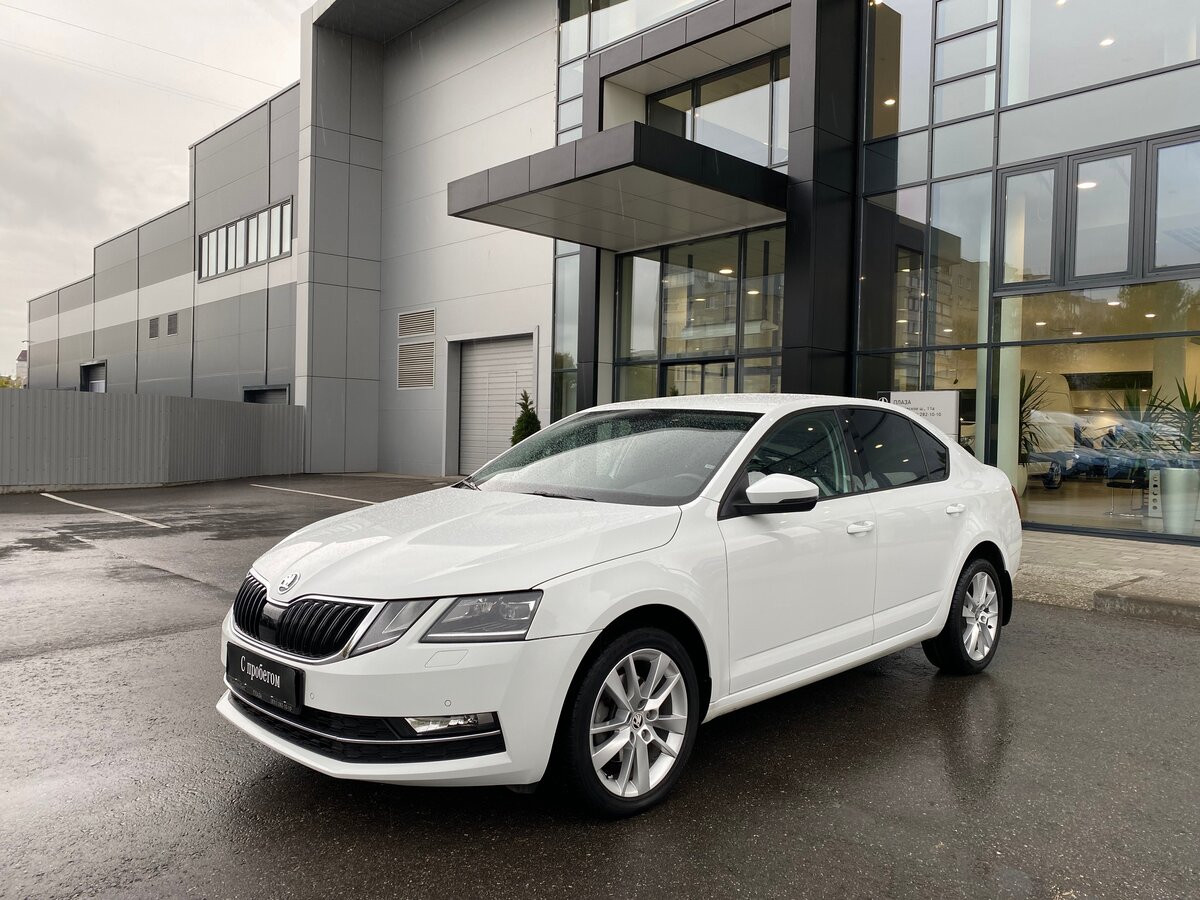 Skoda Octavia a7 Рестайлинг белая