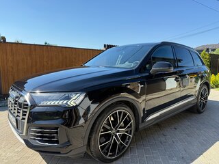 2020 Audi Q7 55 TFSI e II (4M) Рестайлинг, чёрный, 5780000 рублей, вид 1