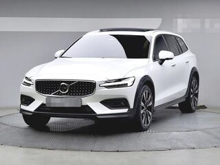 2022 Volvo V60 Cross Country II, белый, 3850000 рублей, вид 1