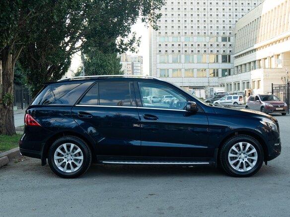 2016 Mercedes-Benz GLE 400 I (W166), синий, 4250000 рублей - вид 4