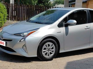 2016 Toyota Prius IV (XW50), серебристый, 1800000 рублей, вид 1