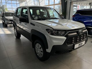 2024 Lada (ВАЗ) Niva I Рестайлинг (Travel), белый, 1310500 рублей, вид 1