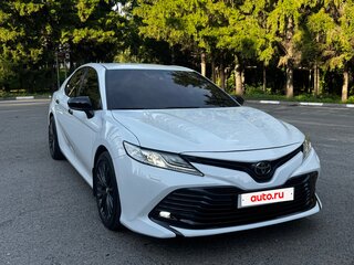 2018 Toyota Camry VIII (XV70), белый, 2900000 рублей, вид 1
