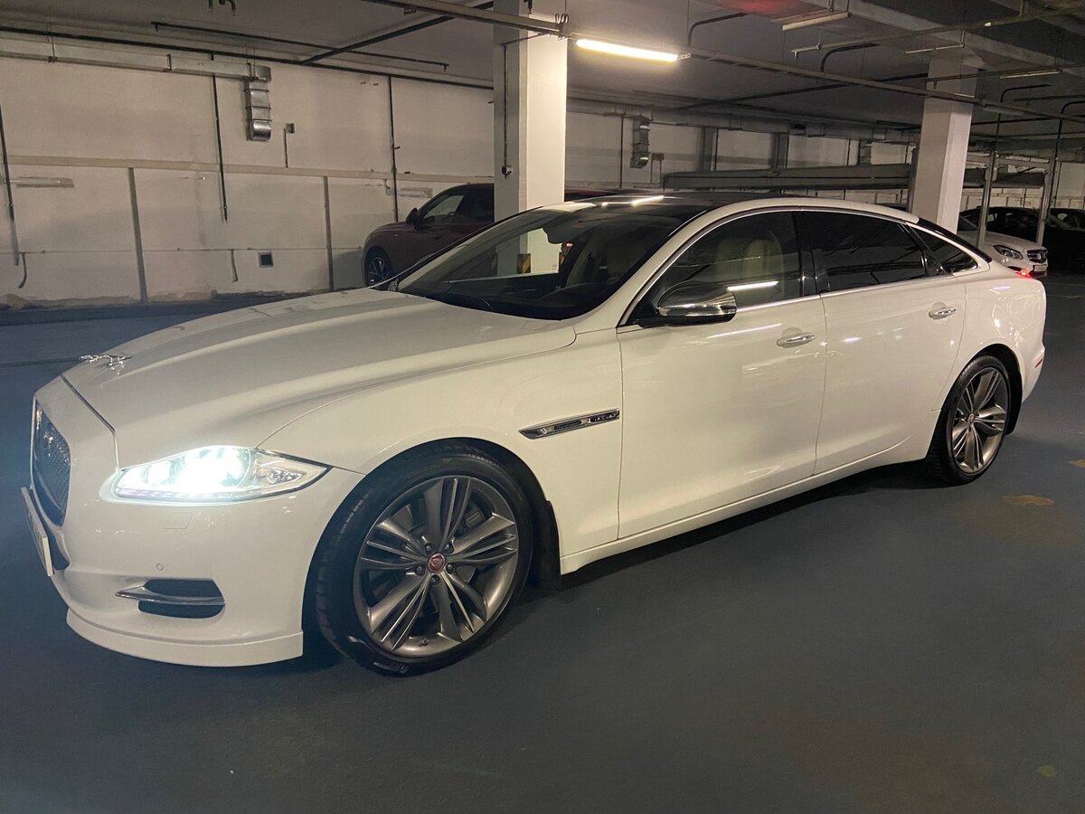 Jaguar XJ 351 White