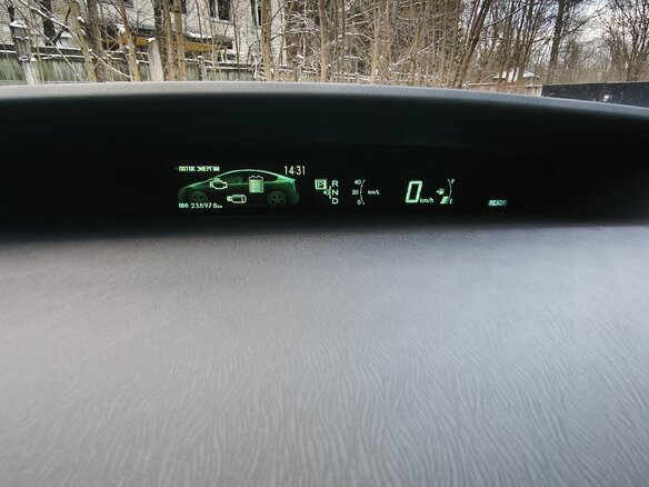 2015 Toyota Prius III Рестайлинг (XW30), серебристый, 1600000 рублей - вид 32