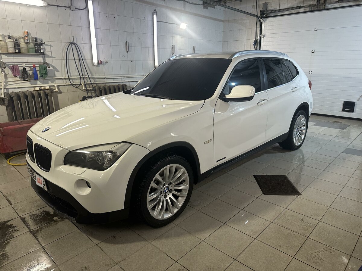 Купить б/у BMW X1 I (E84) 28i 2.0 AT (245 л.с.) 4WD бензин автомат в ...