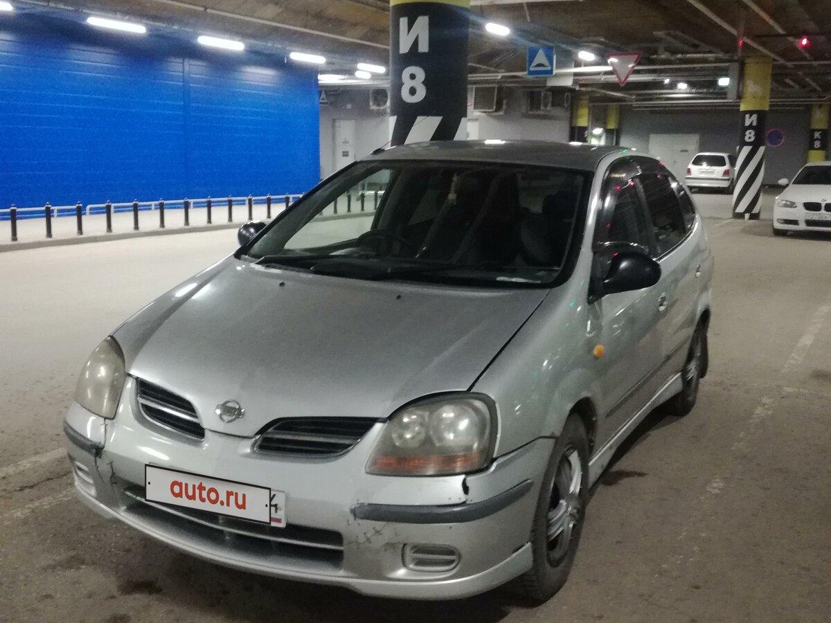 Ниссан Тино 2000 года