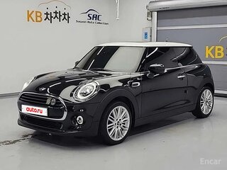 2022 Mini Hatch Cooper III (F55/F56) Рестайлинг 2, чёрный, 1950000 рублей, вид 1