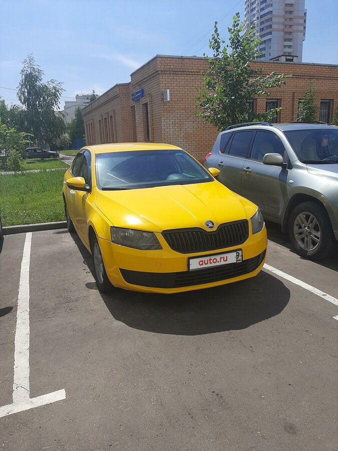 Шкода октавия желтый руль