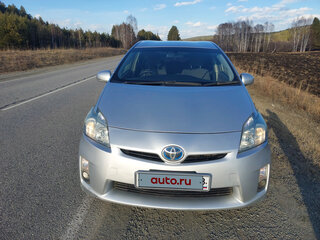 2010 Toyota Prius III (XW30), серебристый, 850000 рублей, вид 1